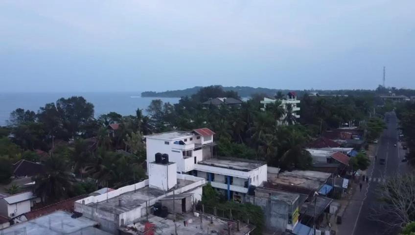 Hotel Crystal Bay à Baie d'Arugam Extérieur photo